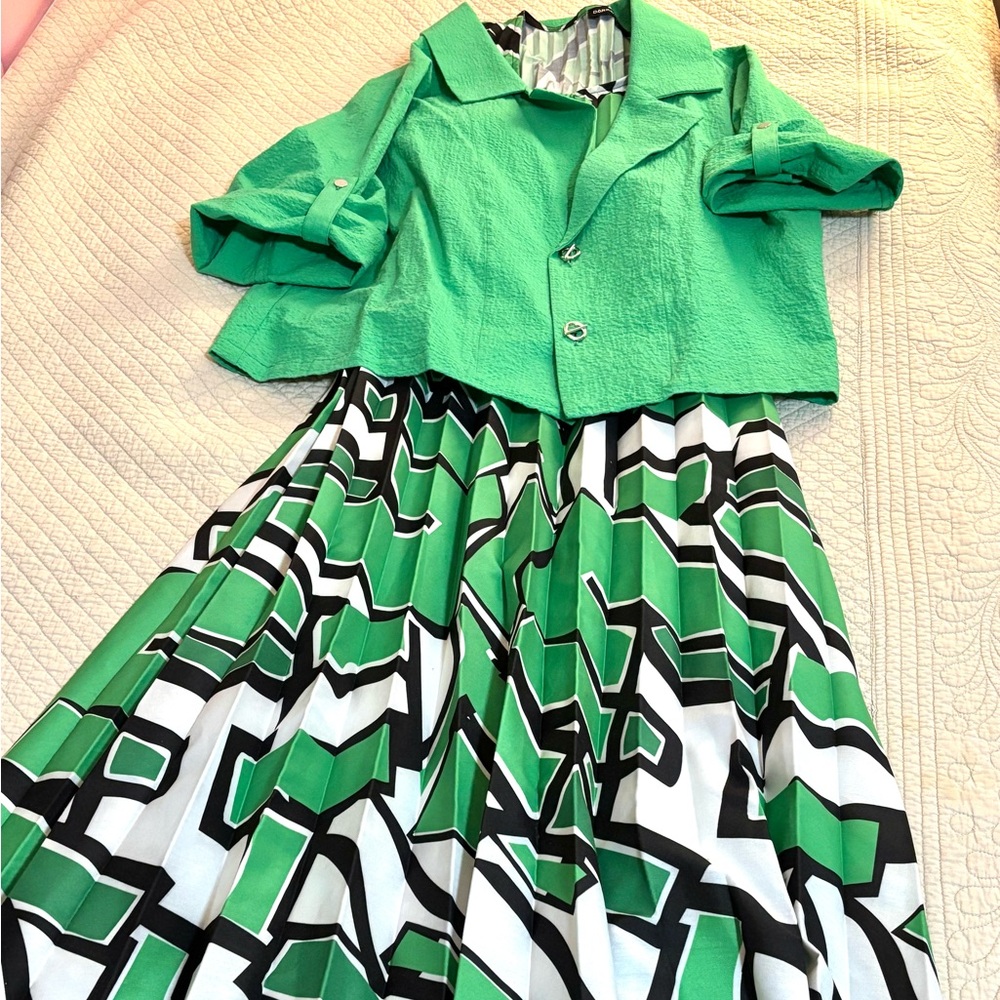 Green A-Line Maxi Dress with Cuffed Sleeves and Notched Collar - Picture 9 of 12